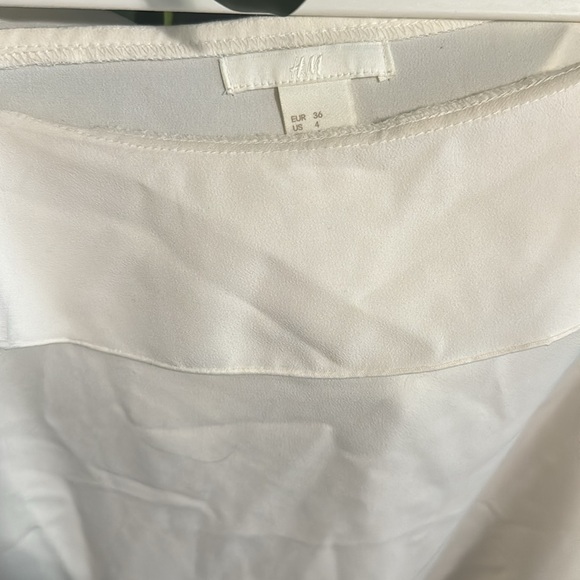 H&M size Size 4 cream blouse ruffled sleeves - Picture 3 of 4